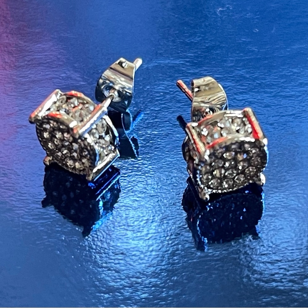HP 🔥Silver Toned Clear Rhinestone Studded Pierced Earrings